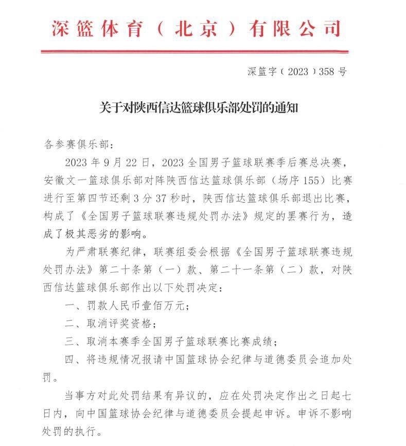 影片产生在1905年，一艘名为波将金号的战舰上，本来这是一艘沙皇水兵的自豪，可是由于持续数月的伙食太差，致使了一场哗变。沙皇水兵波将金号战舰上，水兵的糊口情况很是差，受着非人的待遇。连续数月，水兵的伙食很差，供给的牛肉乃至长满了蛆，引发了战舰上水兵们的极端不满。部门水兵策划起义，却遭到了军官的弹压。批示官命令枪杀兵变者，可是因为起义之火在世人心中燃烧。行刑队谢绝开枪，起义者们拿起兵器将军官丢进年夜海。波将金号被起义者们篡夺，并驶进敖德萨石阶进行补给。敖德萨的大众对水兵们的遭受很是同情，满腔怒火，纷纭支援起义的水兵。而大众的支援却遭致沙皇戎行的弹压，一场血腥的搏斗就此睁开……